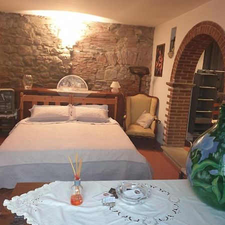 Helga'S House- Una Finestra Sul Borgo Ambra 外观 照片