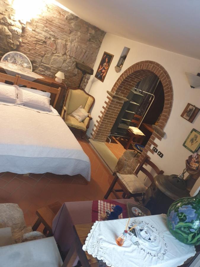 Helga'S House- Una Finestra Sul Borgo Ambra 外观 照片