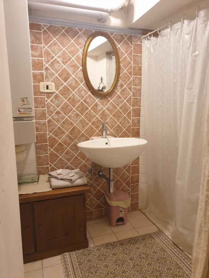 Helga'S House- Una Finestra Sul Borgo Ambra 外观 照片