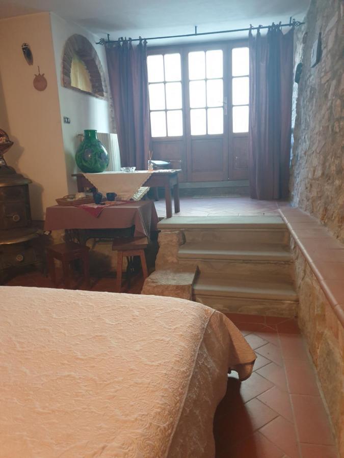 Helga'S House- Una Finestra Sul Borgo Ambra 外观 照片