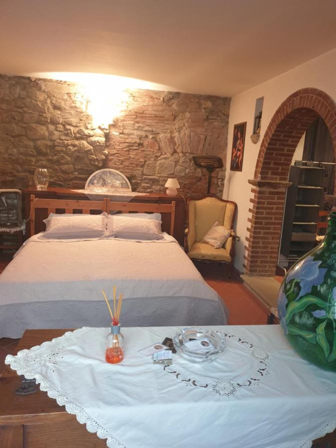 Helga'S House- Una Finestra Sul Borgo Ambra 外观 照片